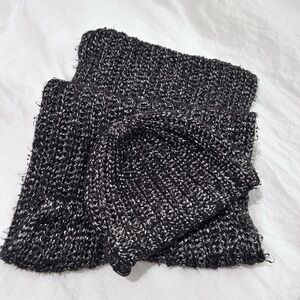 Athleta Vincent Pradier Metallic Grey Knit Hat & Scarf